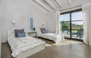 2 室のベッドルーム、アイロン / アイロン台、旅行用ベビーベッド、WiFi (無料)