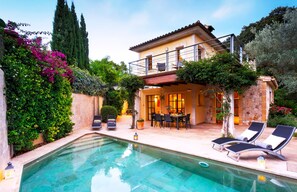 Unclassified image, 5 of 20, button