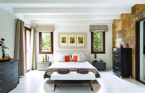 3 soverom, safe på rommet, strykejern/-brett og wi-fi (inkludert)