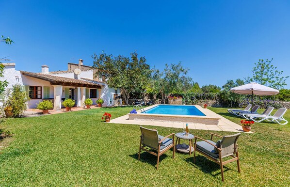 Unclassified image, 1 of 26, button