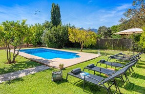 Pool - Family-Friendly Villa with Beautiful Gardens, Steps away from the Old Town (Pollença)