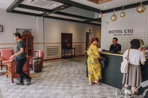 Hotel CIQ, Jalan Trus
