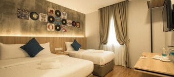Hotel CIQ, Jalan Trus