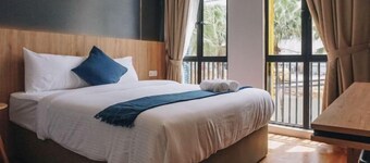 Hotel CIQ, Jalan Trus