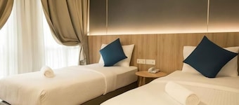Hotel CIQ, Jalan Trus