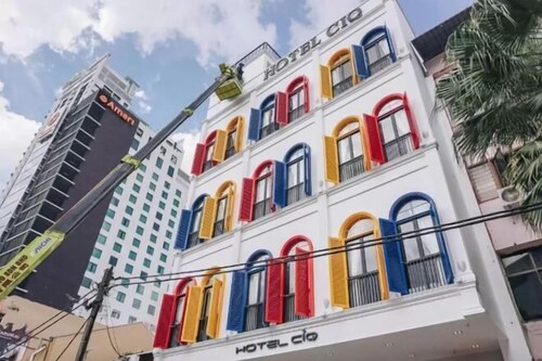 Hotel CIQ, Jalan Trus