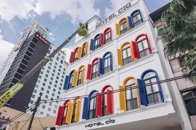 Hotel CIQ, Jalan Trus