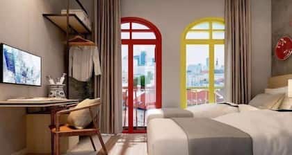 Hotel CIQ, Jalan Trus