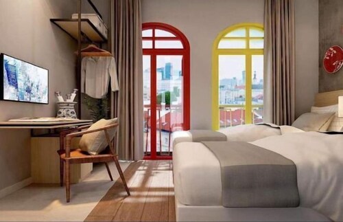Hotel CIQ, Jalan Trus
