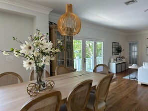 Dining - Lake house cozy to relax with a family. 6 bedroom very spacious house. (Trumbull)
