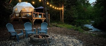 Cozy Creekside Geodome | Hot Shower + WiFi