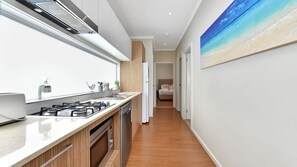 Fridge, microwave, stovetop, dishwasher