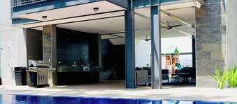 Spacious 3-bedroom apartment with WiFi and AC in welcoming San Pedro Sula