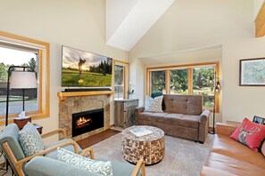 Smart TV, fireplace