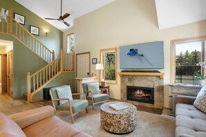 Smart TV, fireplace