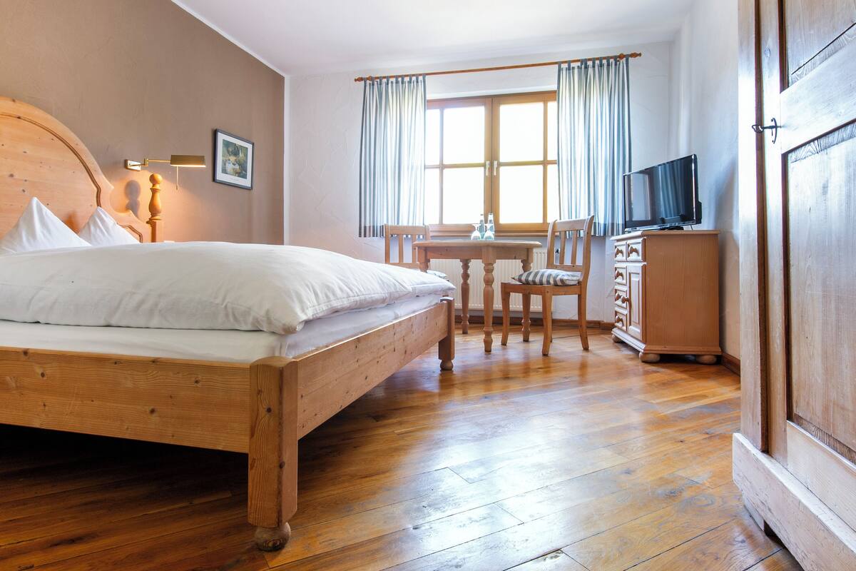 Down comforters, WiFi (free)