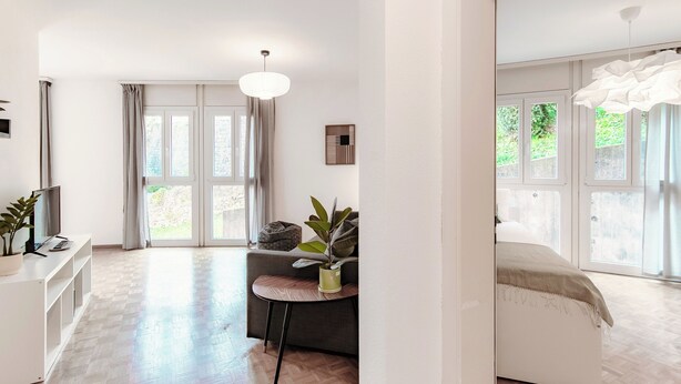 Living area - Pink Flat 2  (Chiasso)