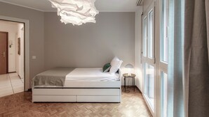 Room - Pink Flat 2  (Chiasso)