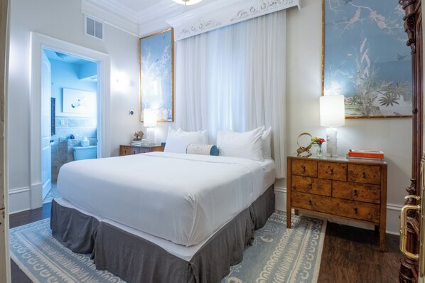 Basic Tek Büyük Yataklı Oda | Ücretsiz kablosuz İnternet