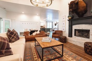 Family Triple Room, Hill View | Living area