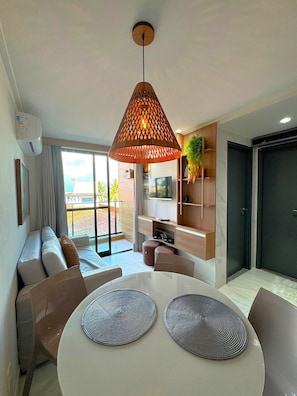 Appartement Deluxe | Aire de séjour | Téléviseur à écran plat