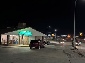 Front of property - evening/night - WESTERNER MOTEL (Chadron)