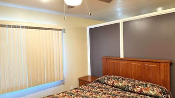 Iron/ironing board, bed sheets