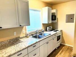 Basic Apartment | Private kitchen | Fridge, microwave, oven, stovetop