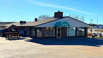 Vista frontal de la propiedad