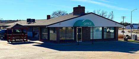 Vista frontal de la propiedad