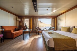 Premium bedding, minibar, in-room safe, bed sheets