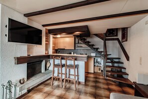 Apartment, Garden View | Private kitchen | Espresso maker, electric kettle, toaster, spices