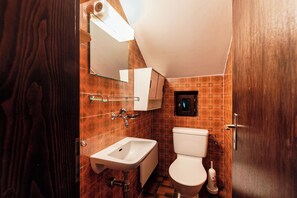 Lägenhet - utsikt mot trädgården | Badrum