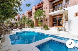 Outdoor pool - HOTEL VILLAS XAIBA (Puerto Escondido)