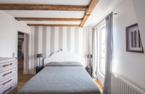 2 Schlafzimmer, Schreibtisch, Bügeleisen/Bügelbrett, kostenloses WLAN