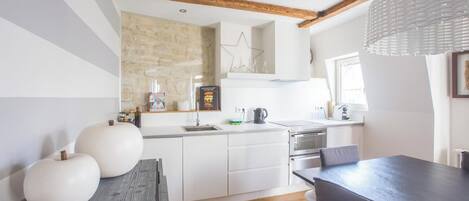 Réfrigérateur, micro-ondes, four, lave-vaisselle