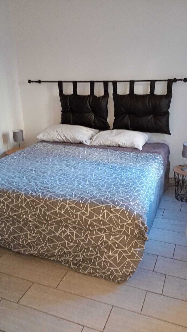 2 bedrooms, WiFi, bed sheets