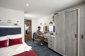 Single Room, Non Smoking | Blackout drapes, iron/ironing board, free WiFi - For Student Only Reynard House in Leicester (Leicester)