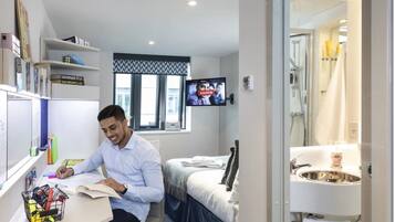 Single Room, Non Smoking | Blackout curtains, iron/ironing board, free WiFi