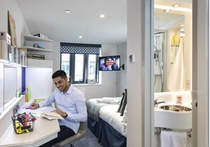 Single Room, Non Smoking | Blackout drapes, iron/ironing board, free WiFi