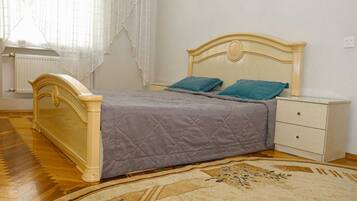 Deluxe Apartment, Sea View | 3 bedrooms, in-room safe, desk, laptop workspace