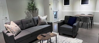 Chic 2-bedroom corporate apartment in enchanting Whitby with AC, WiFi