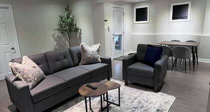 Chic 2-bedroom corporate apartment in enchanting Whitby with AC, WiFi