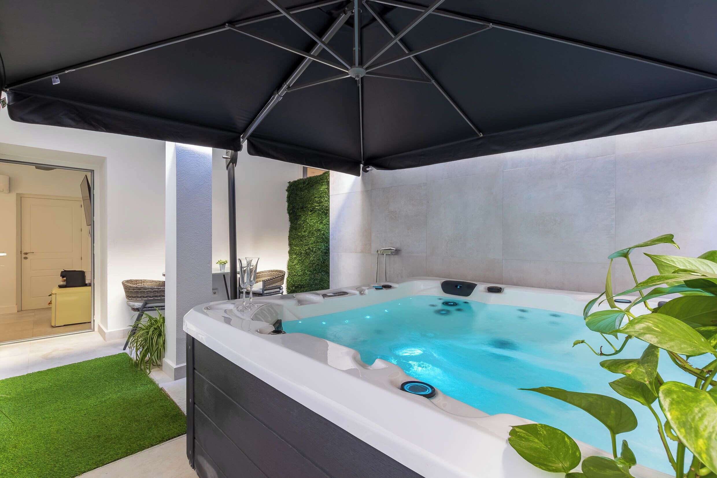 Indoor spa tub