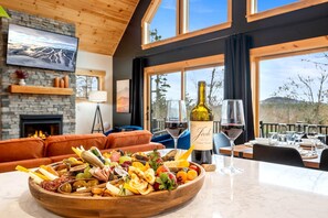 Dining - Heated SwimSpa, Sauna, Games, Mtn Views + 7mi to Sunday Rvr, Sleeps 14, Dogs OK (Bethel)
