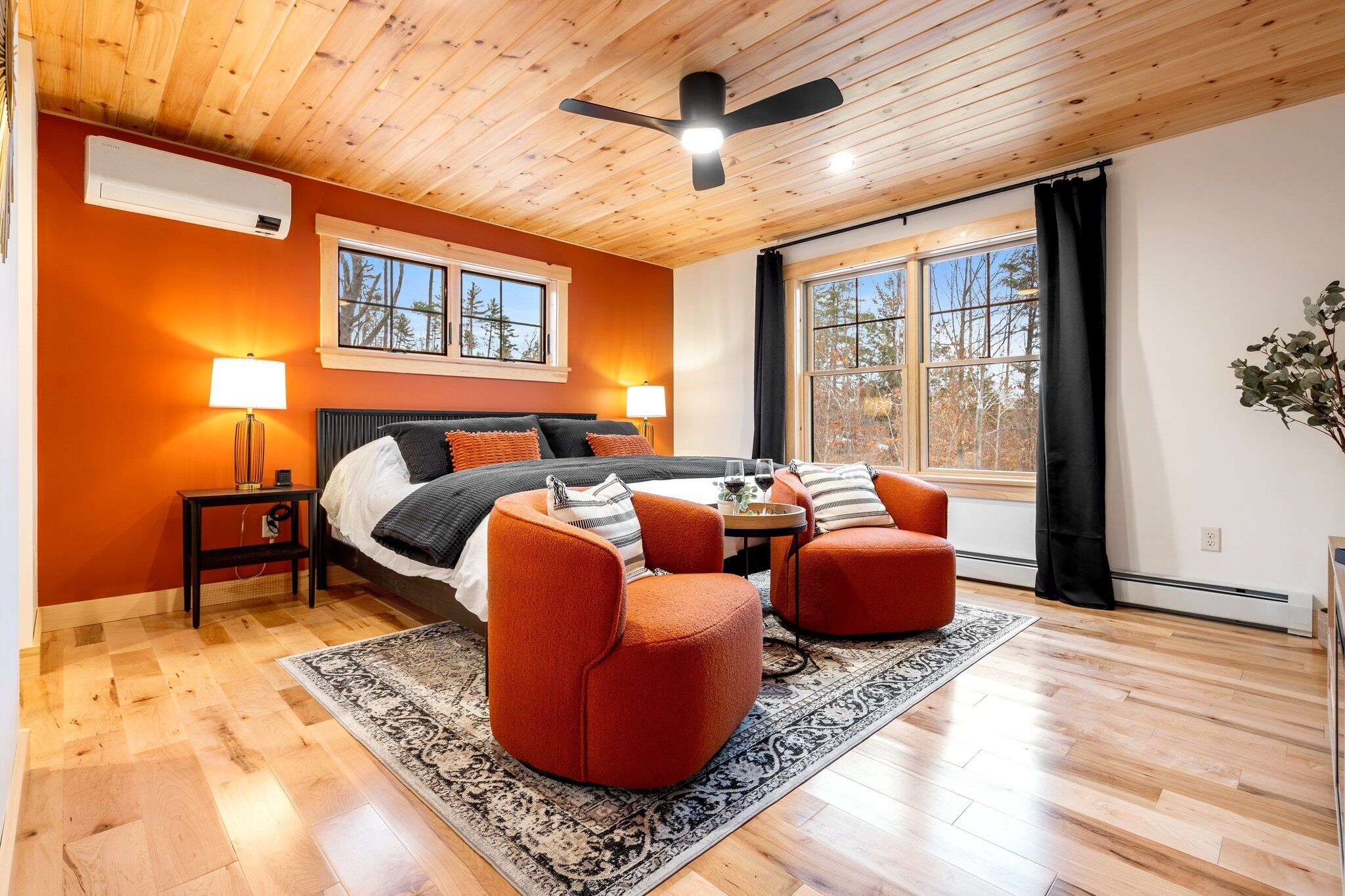 5 間睡房、書桌、熨斗/熨衫板、可攜式嬰兒床