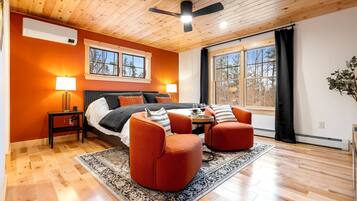 5 bedrooms, desk, iron/ironing board, travel cot