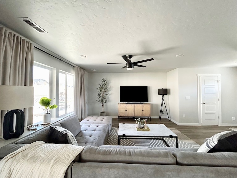 Ultimate Sports & Relaxation Retreat Private Courts & Large Yard - Nampa, ID