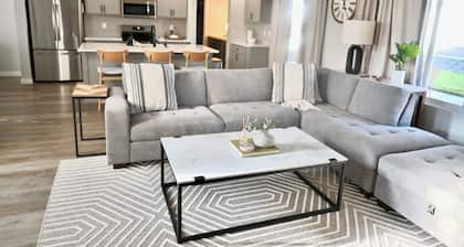 Ultimate Sports & Relaxation Retreat – Private Courts & Large Yard