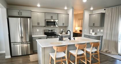 Ultimate Sports & Relaxation Retreat â Private Courts & Large Yard